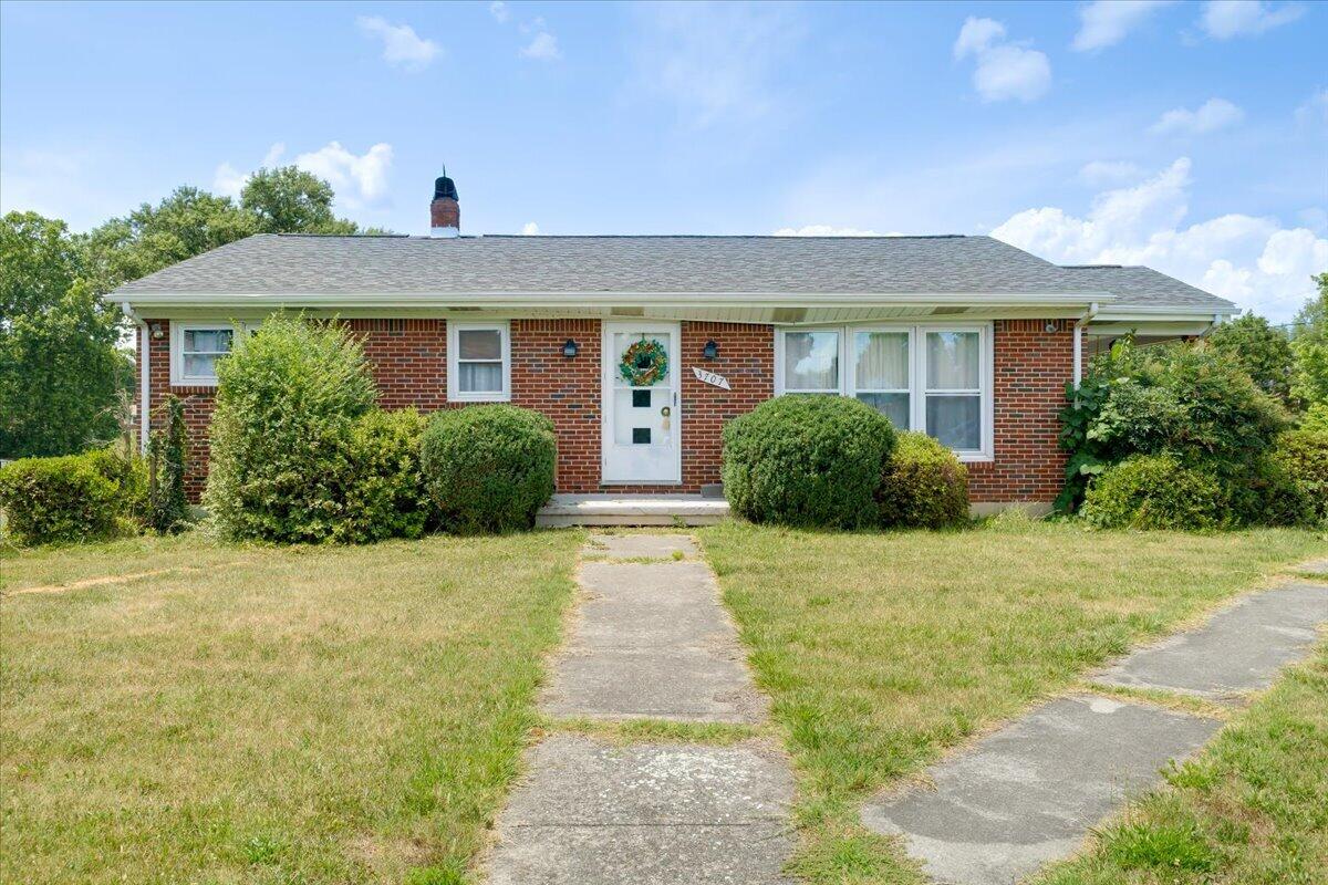 3707 Colonial AVE