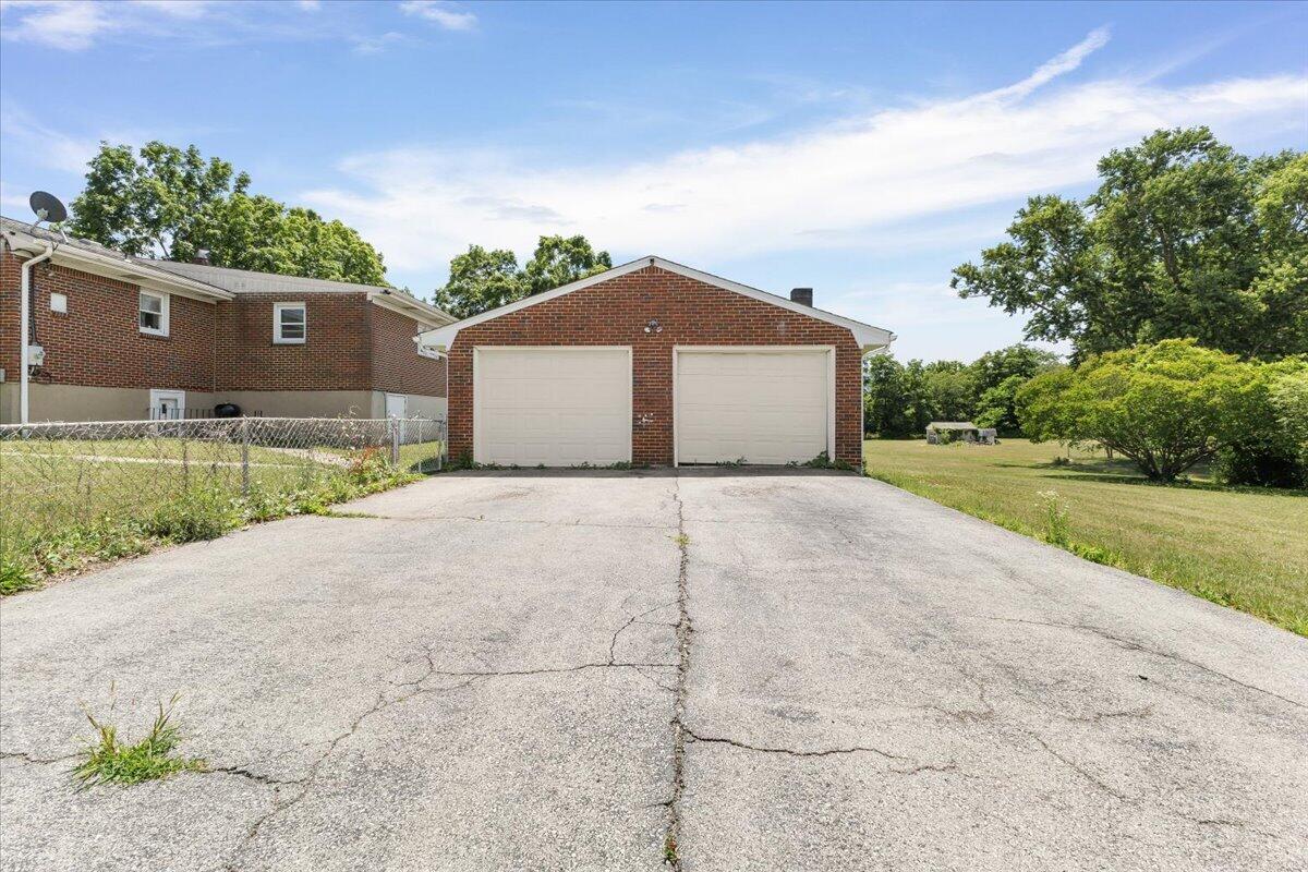 3707 Colonial AVE