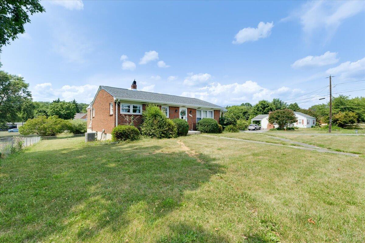 3707 Colonial AVE