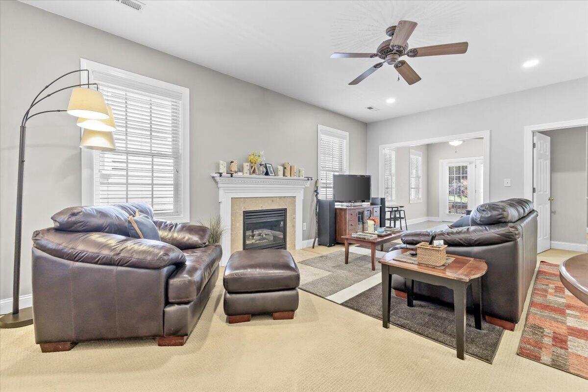 5009 Country Cottage LN