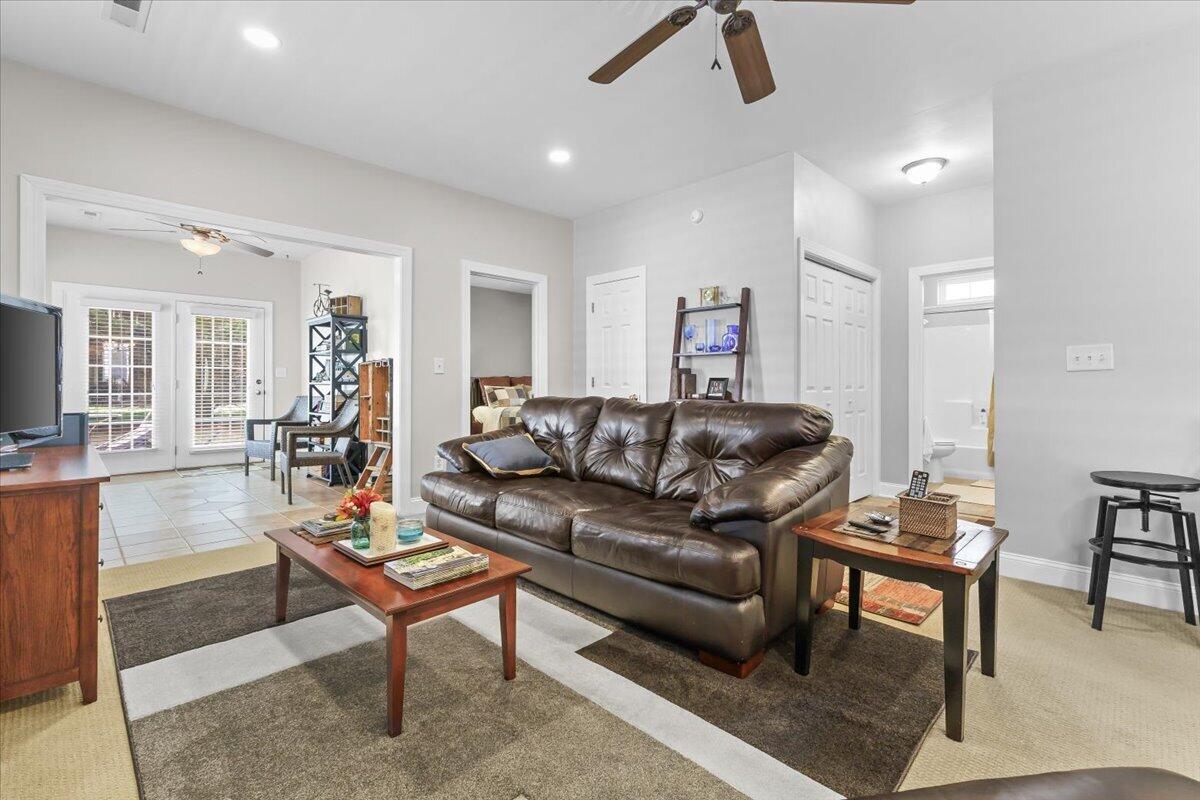 5009 Country Cottage LN