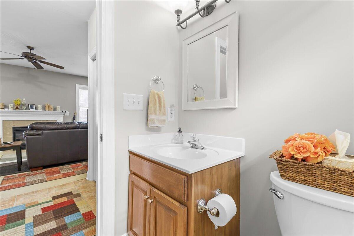 5009 Country Cottage LN