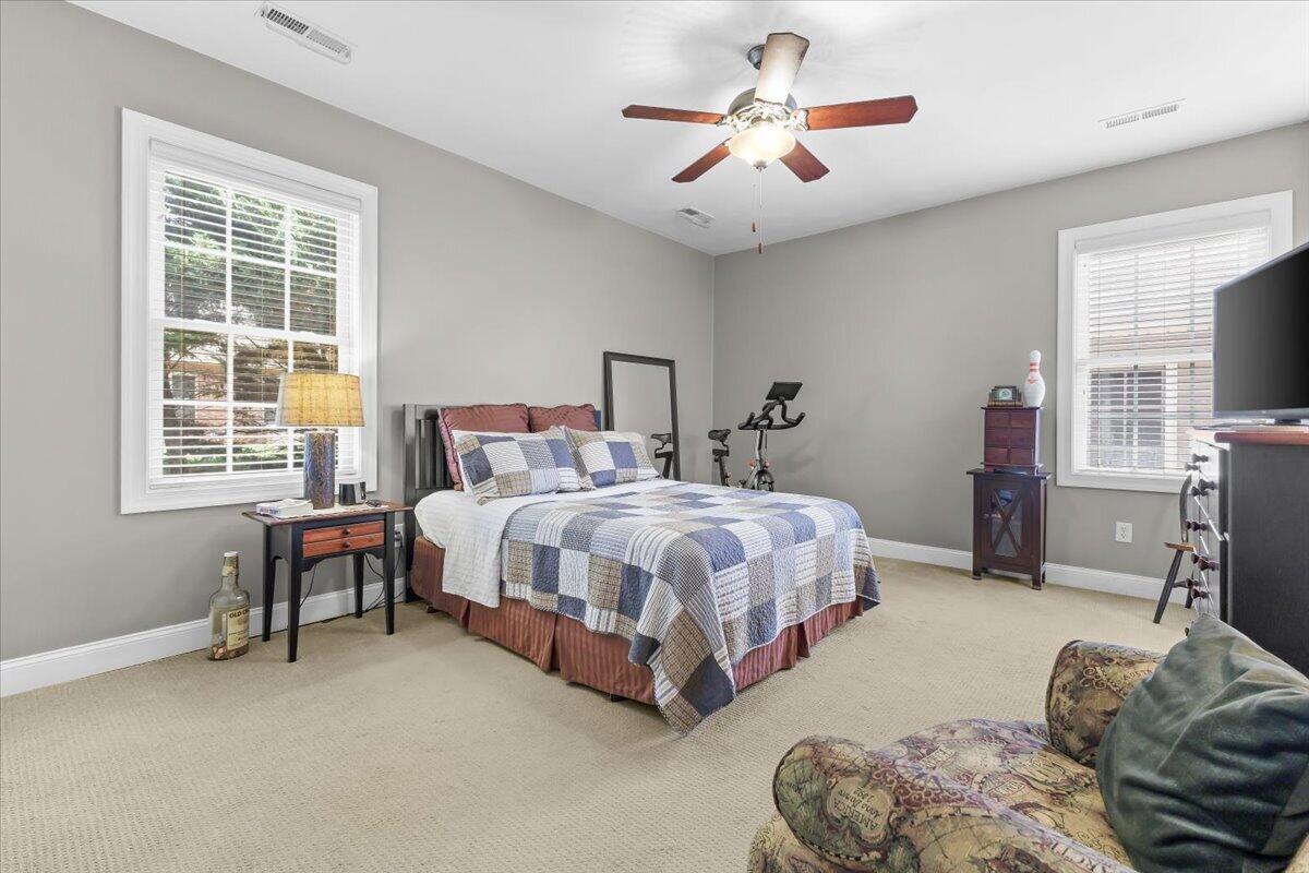 5009 Country Cottage LN