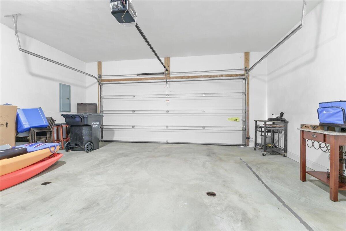 5009 Country Cottage LN