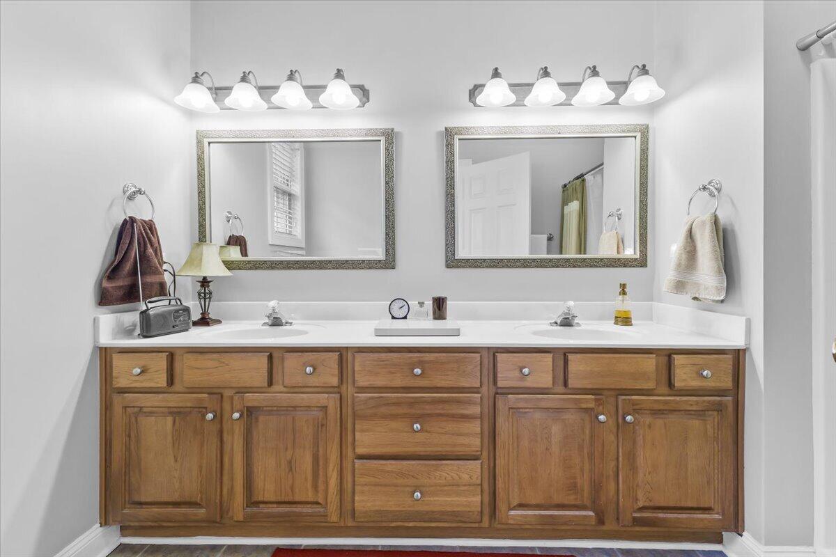 5009 Country Cottage LN