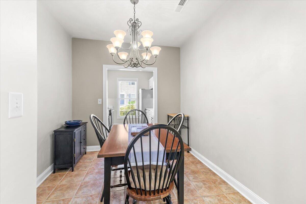 5009 Country Cottage LN