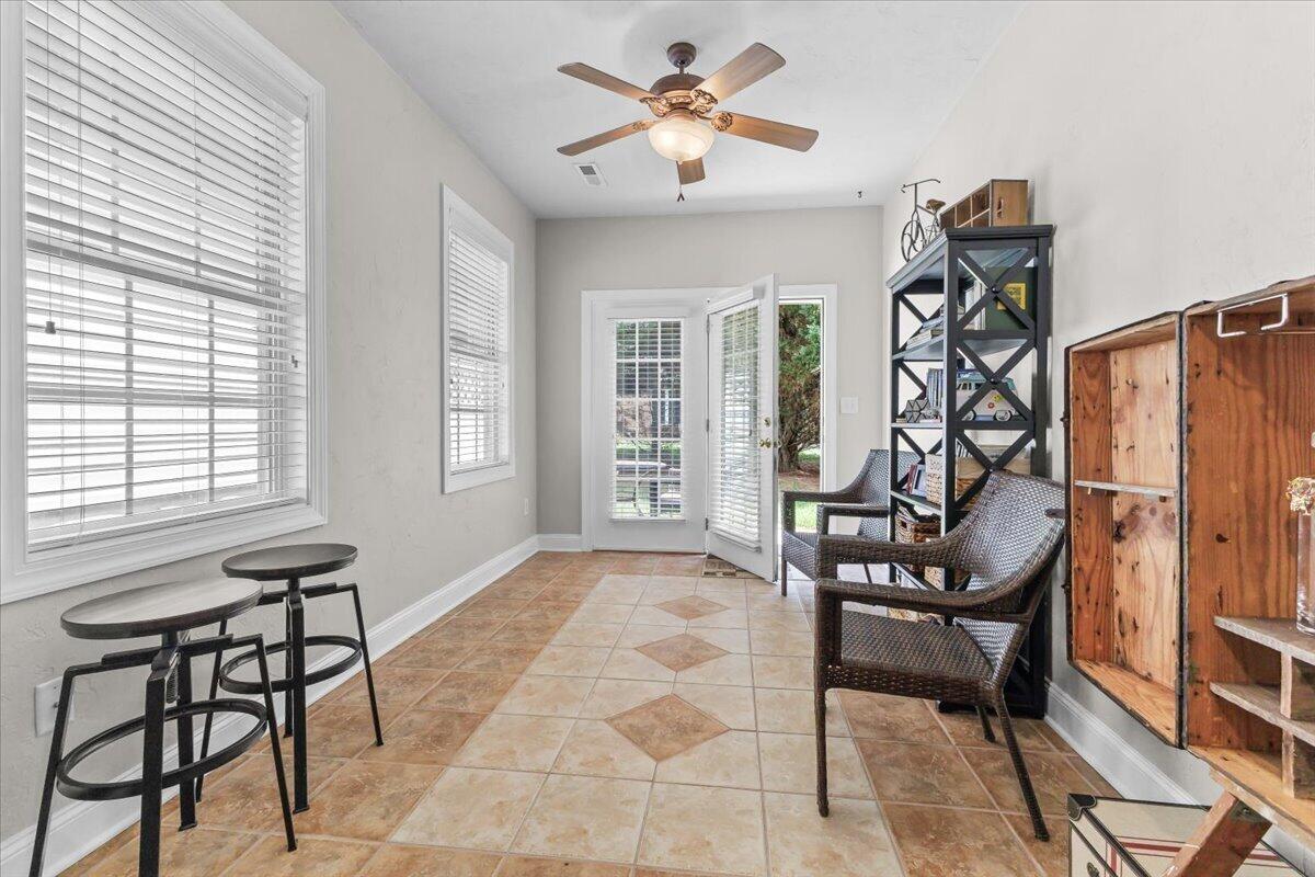 5009 Country Cottage LN