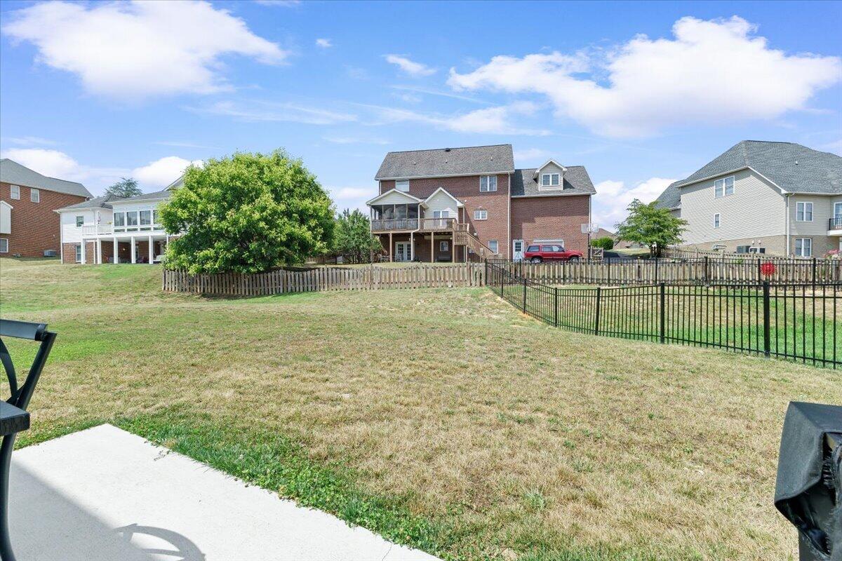2228 Foxfield LN