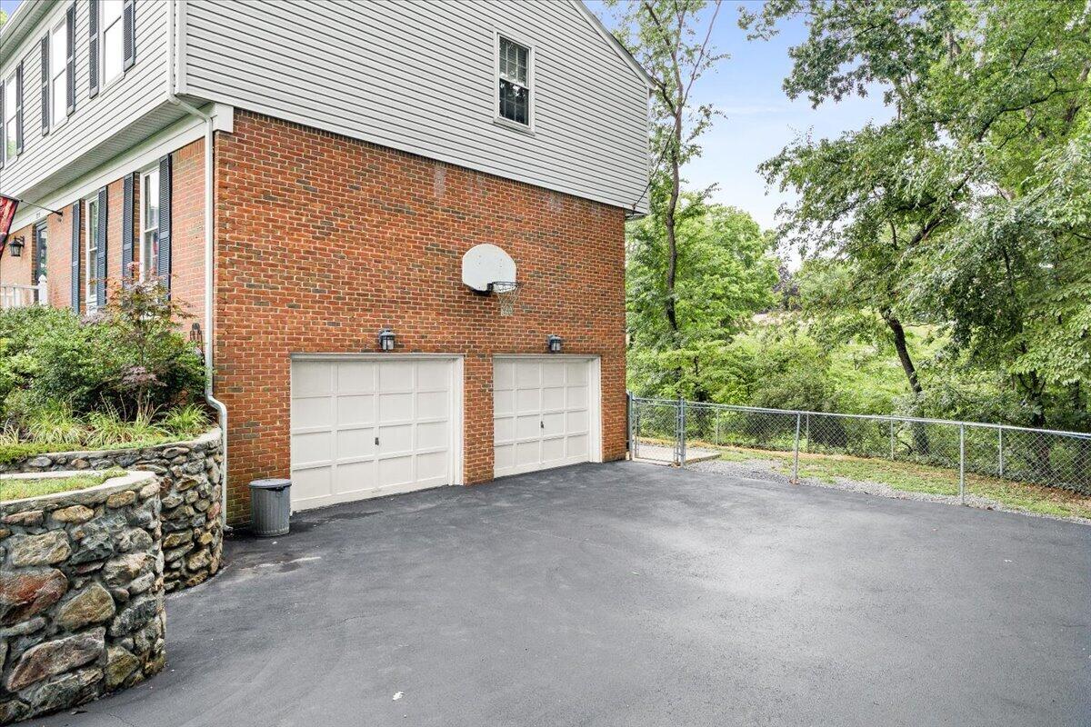 3755 Kentland DR