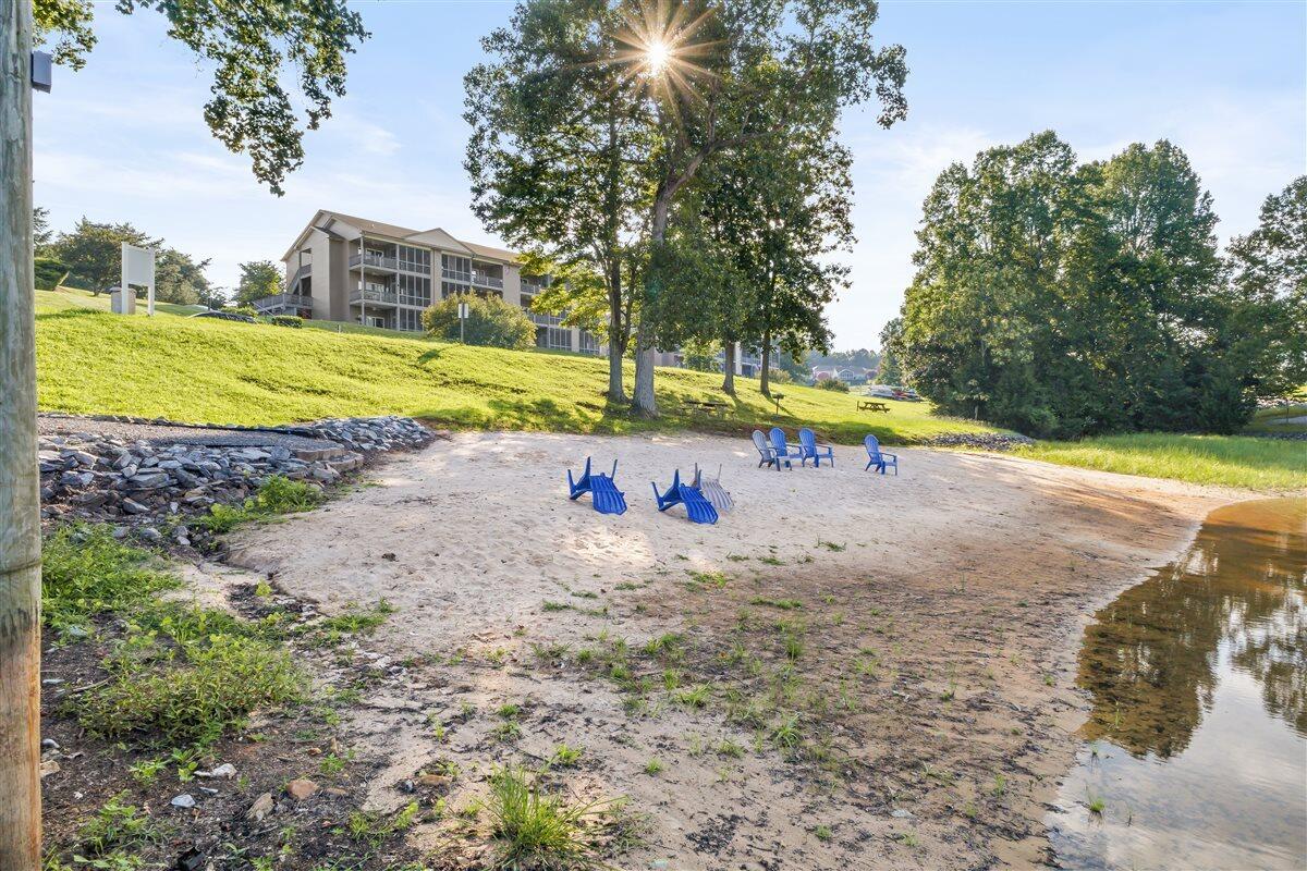 1222 8th Fairway LN
