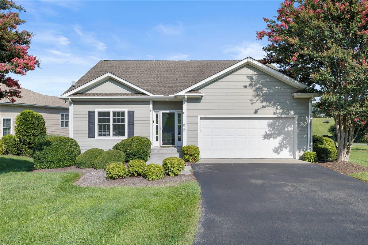 1222 8th Fairway LN