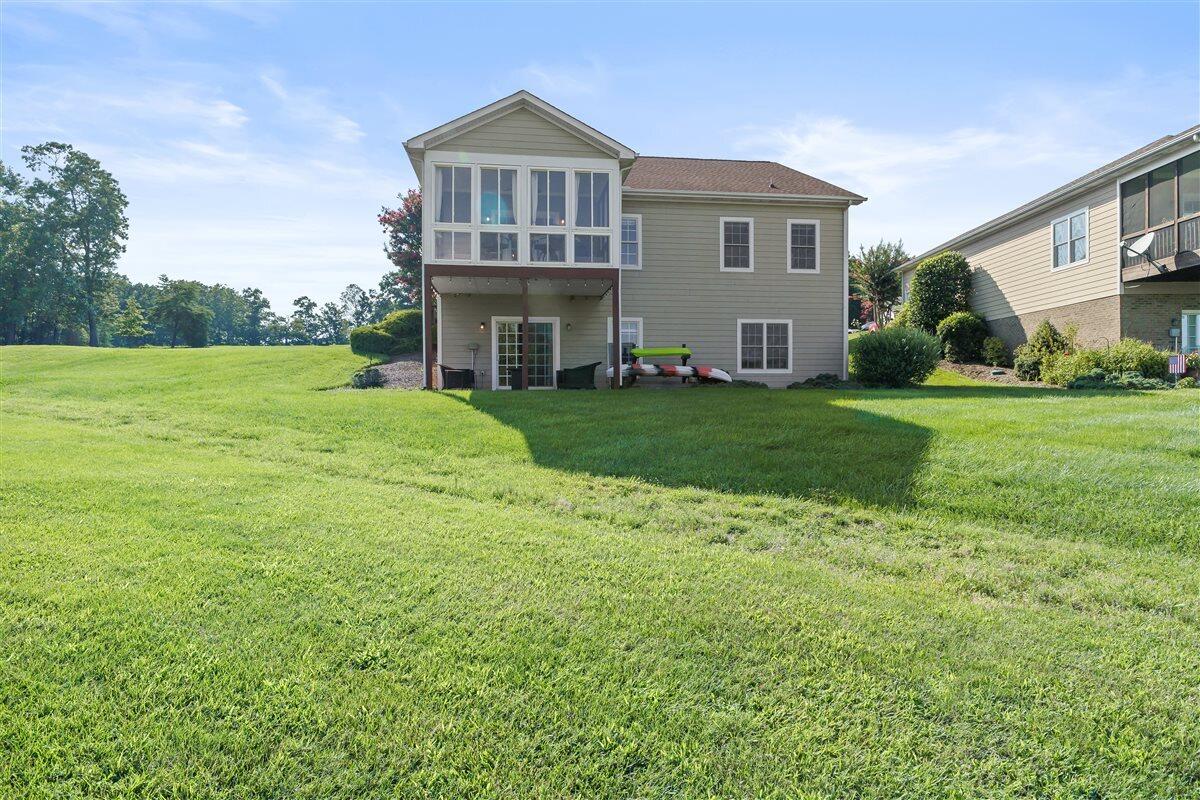 1222 8th Fairway LN