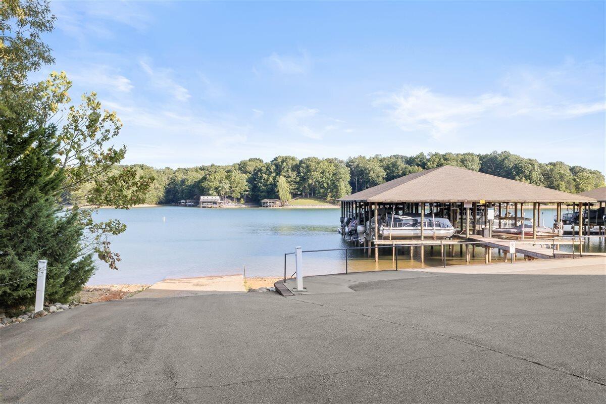 1222 8th Fairway LN
