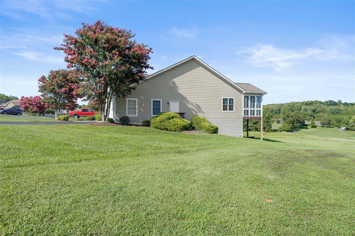 1222 8th Fairway LN