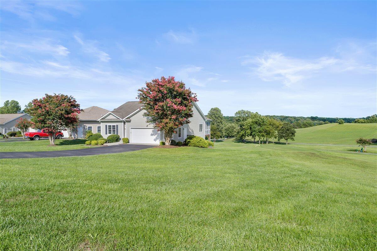 1222 8th Fairway LN