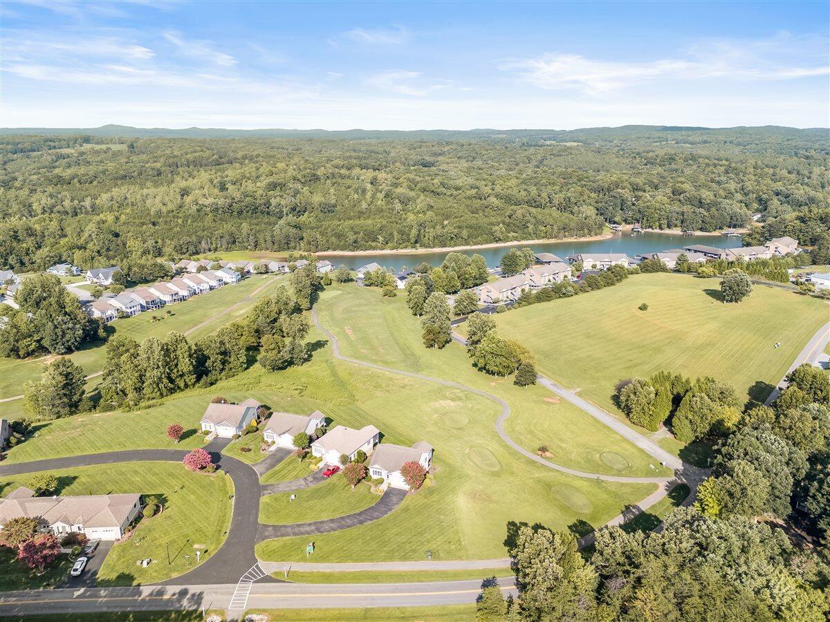 1222 8th Fairway LN