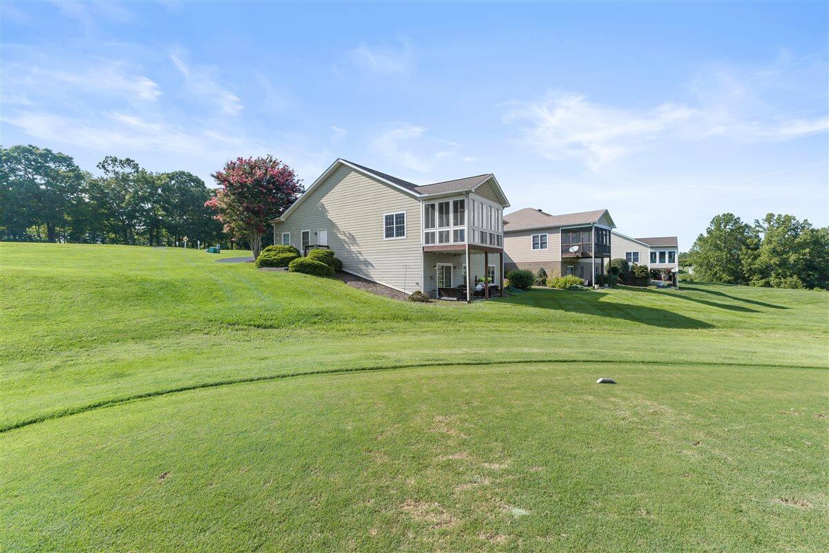 1222 8th Fairway LN
