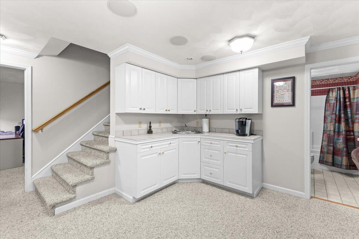 7789 Hollins Court DR