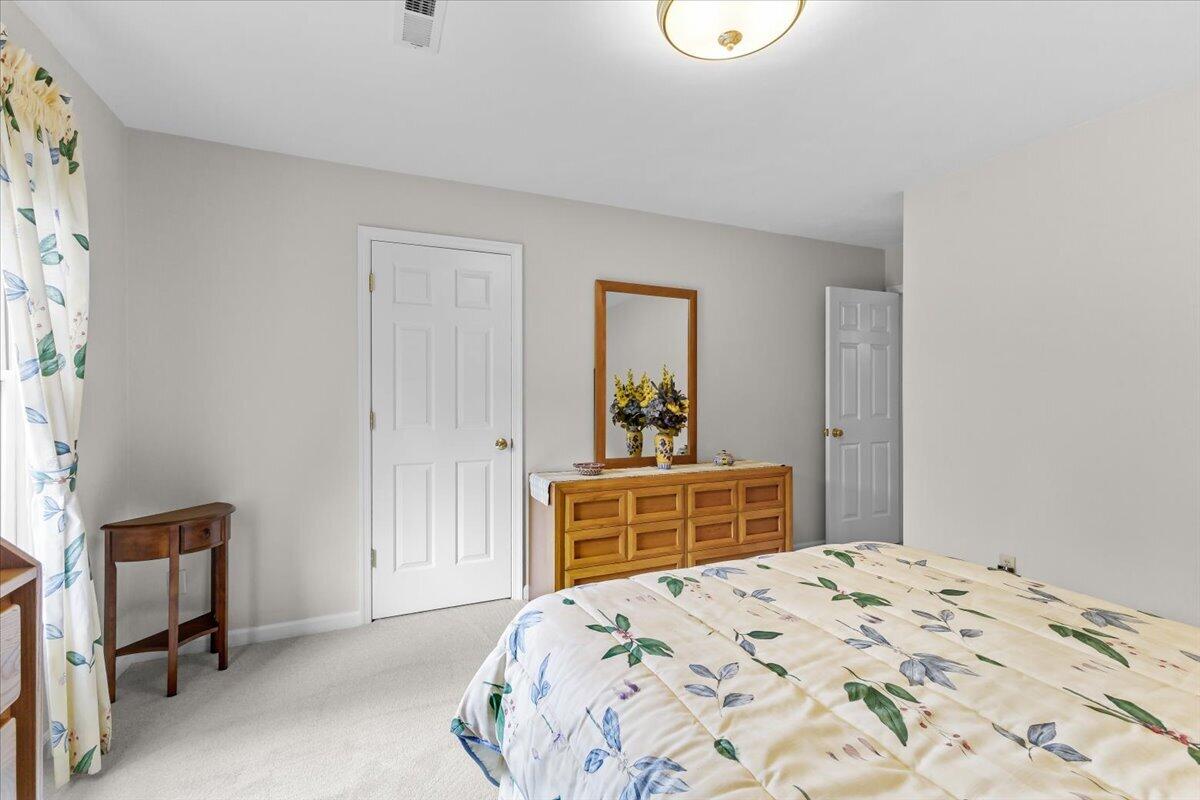 7789 Hollins Court DR