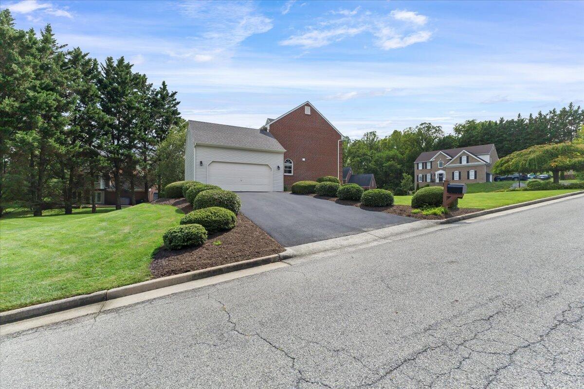 7789 Hollins Court DR