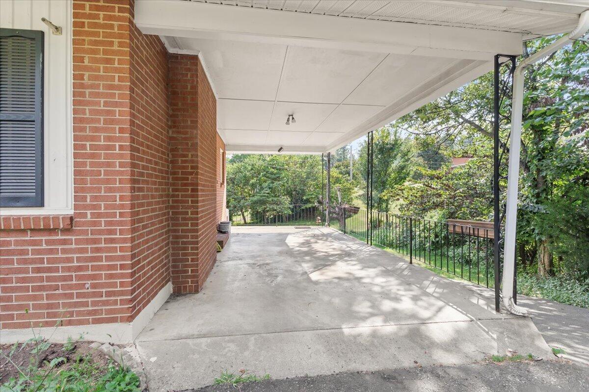 5514 Castle Rock RD