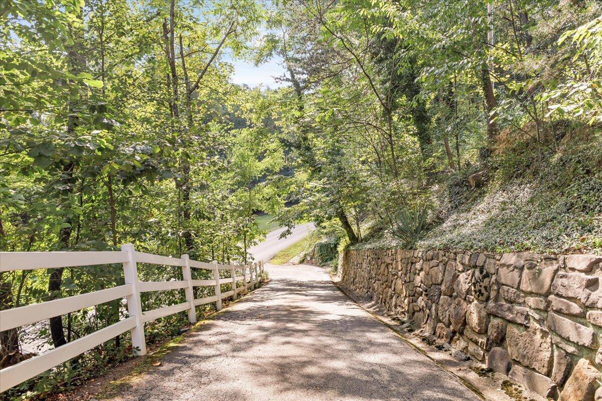4735 Cherokee Hills DR