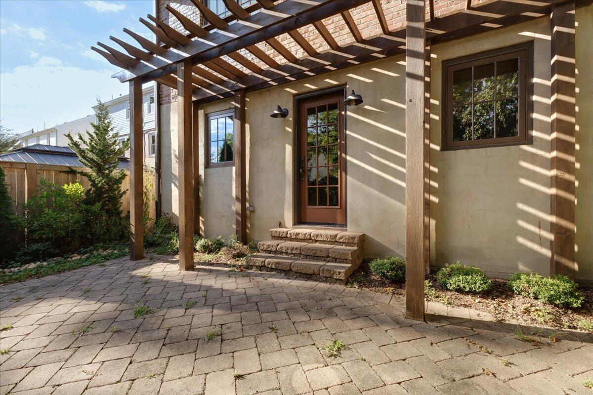 2142 Alberta AVE SW