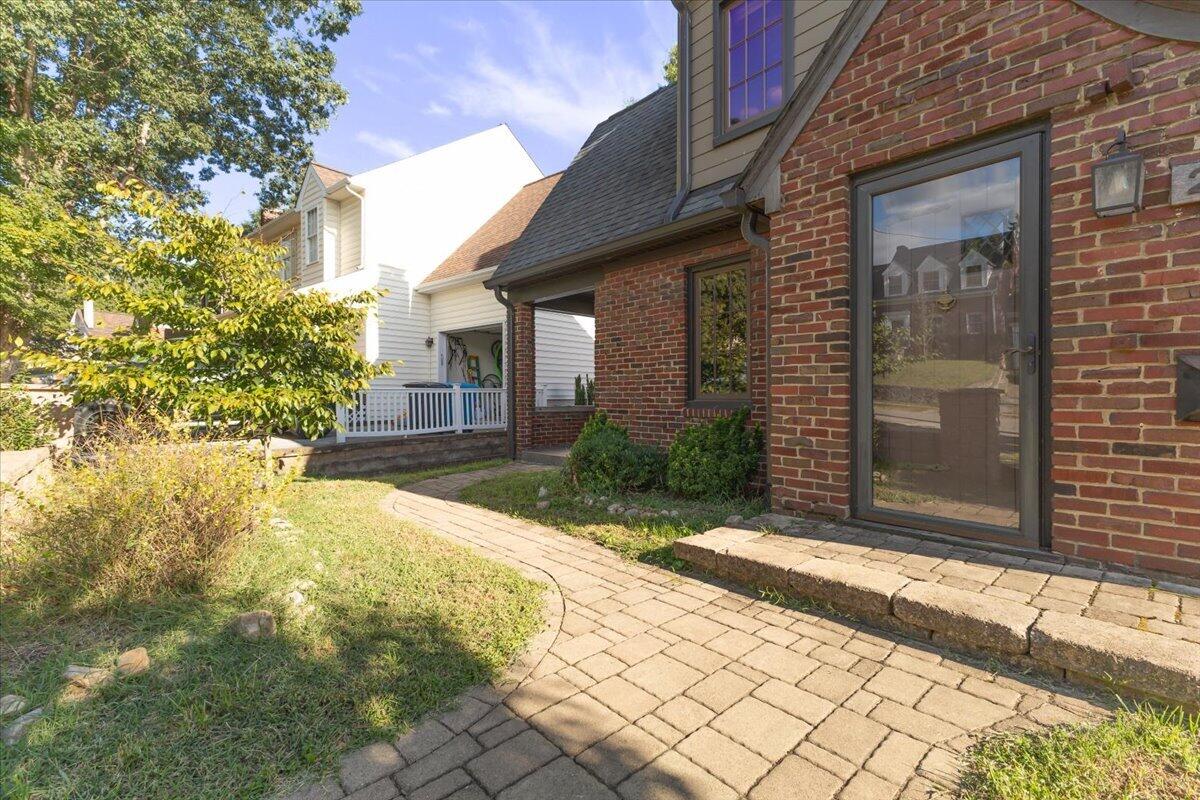 2142 Alberta AVE SW