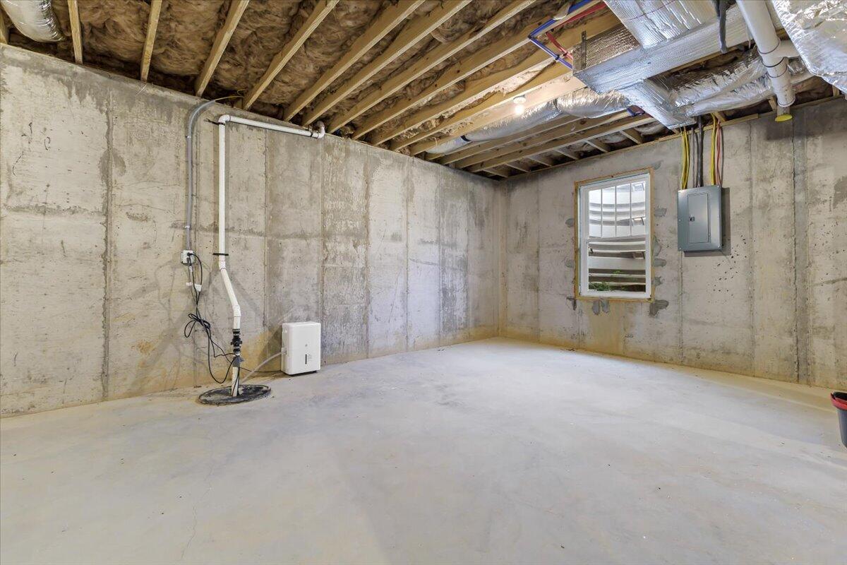 2216 Foxfield LN