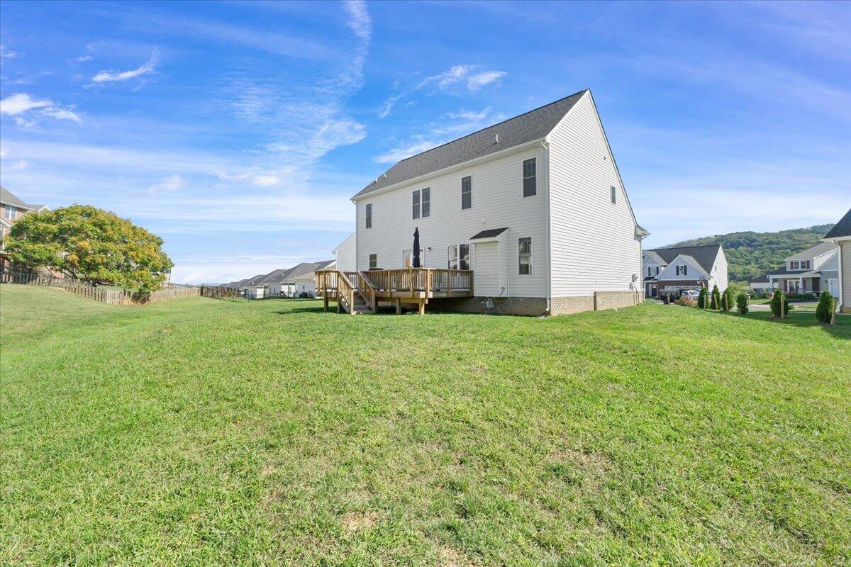 2216 Foxfield LN