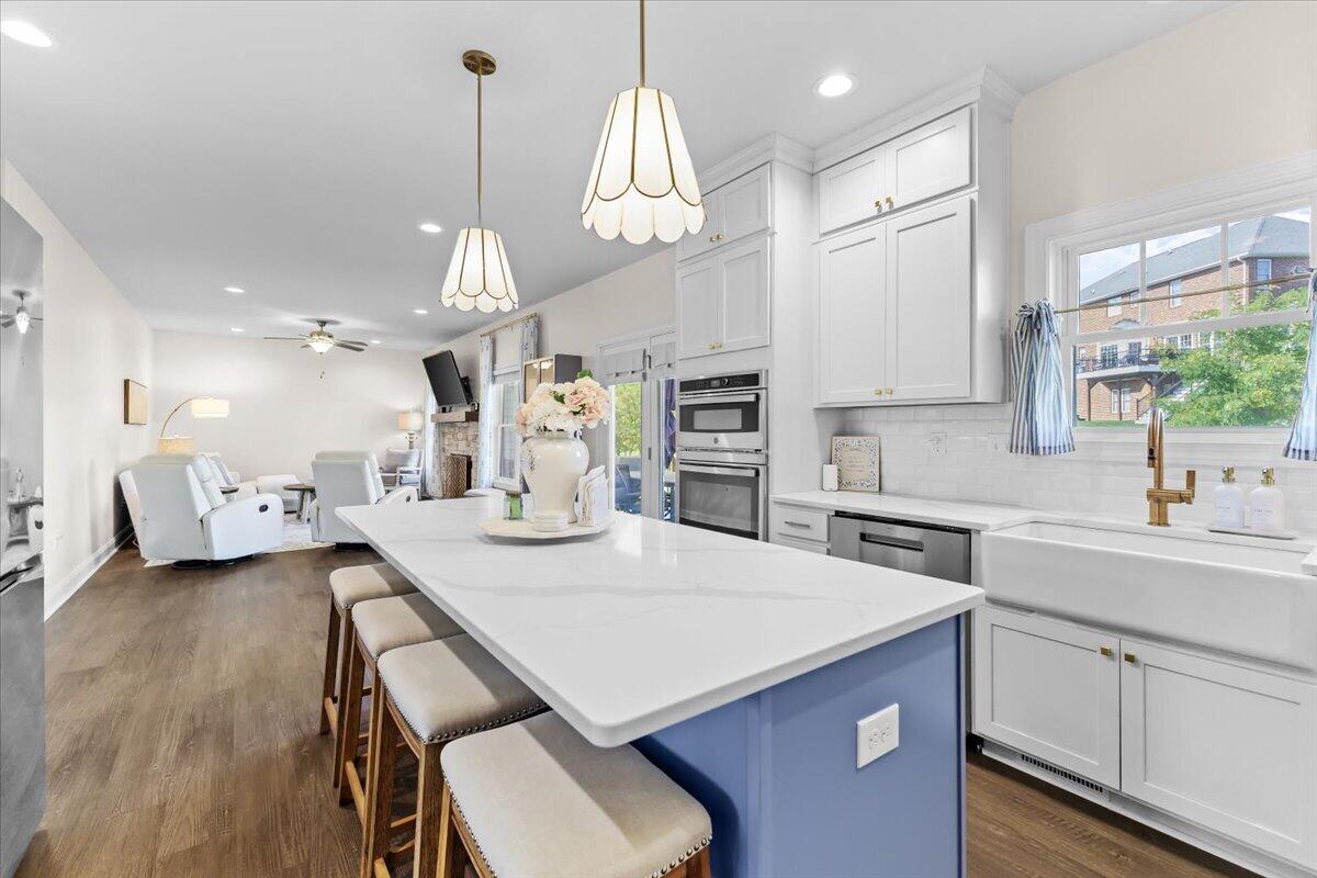 2216 Foxfield LN