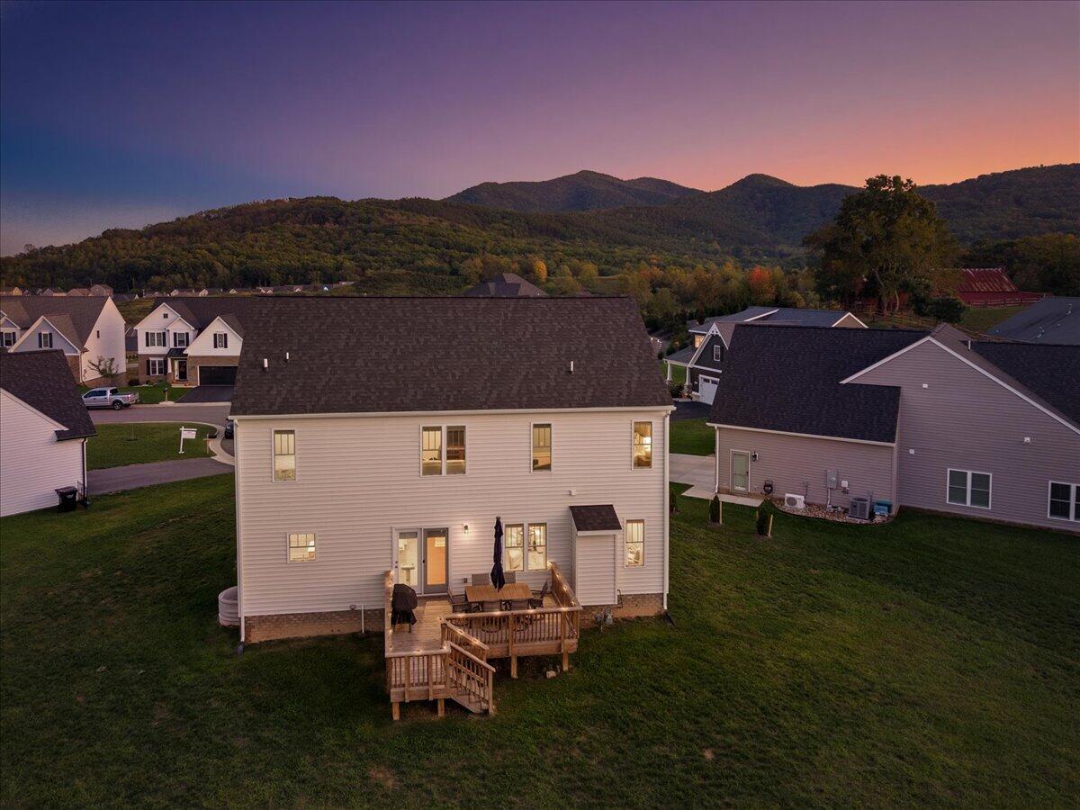 2216 Foxfield LN