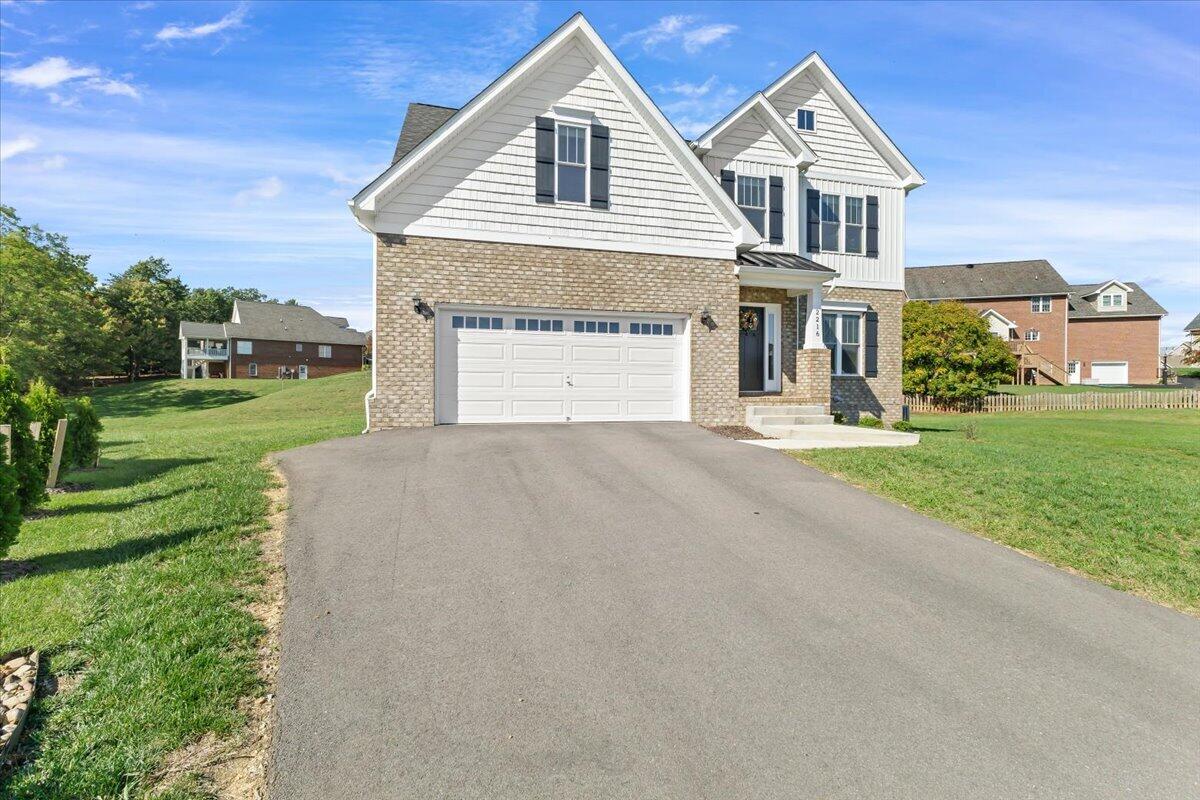 2216 Foxfield LN