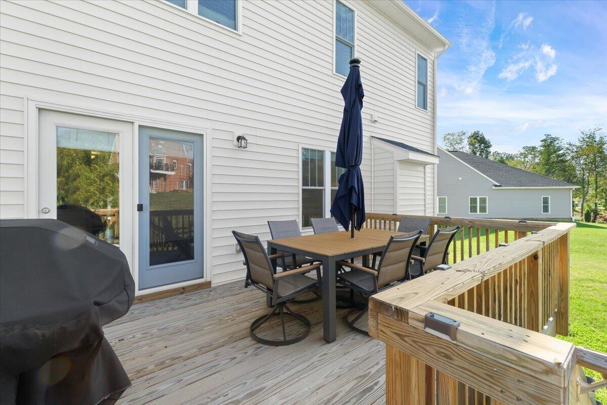 2216 Foxfield LN