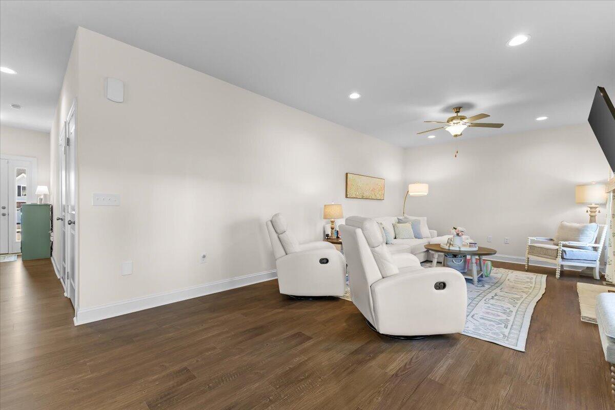 2216 Foxfield LN