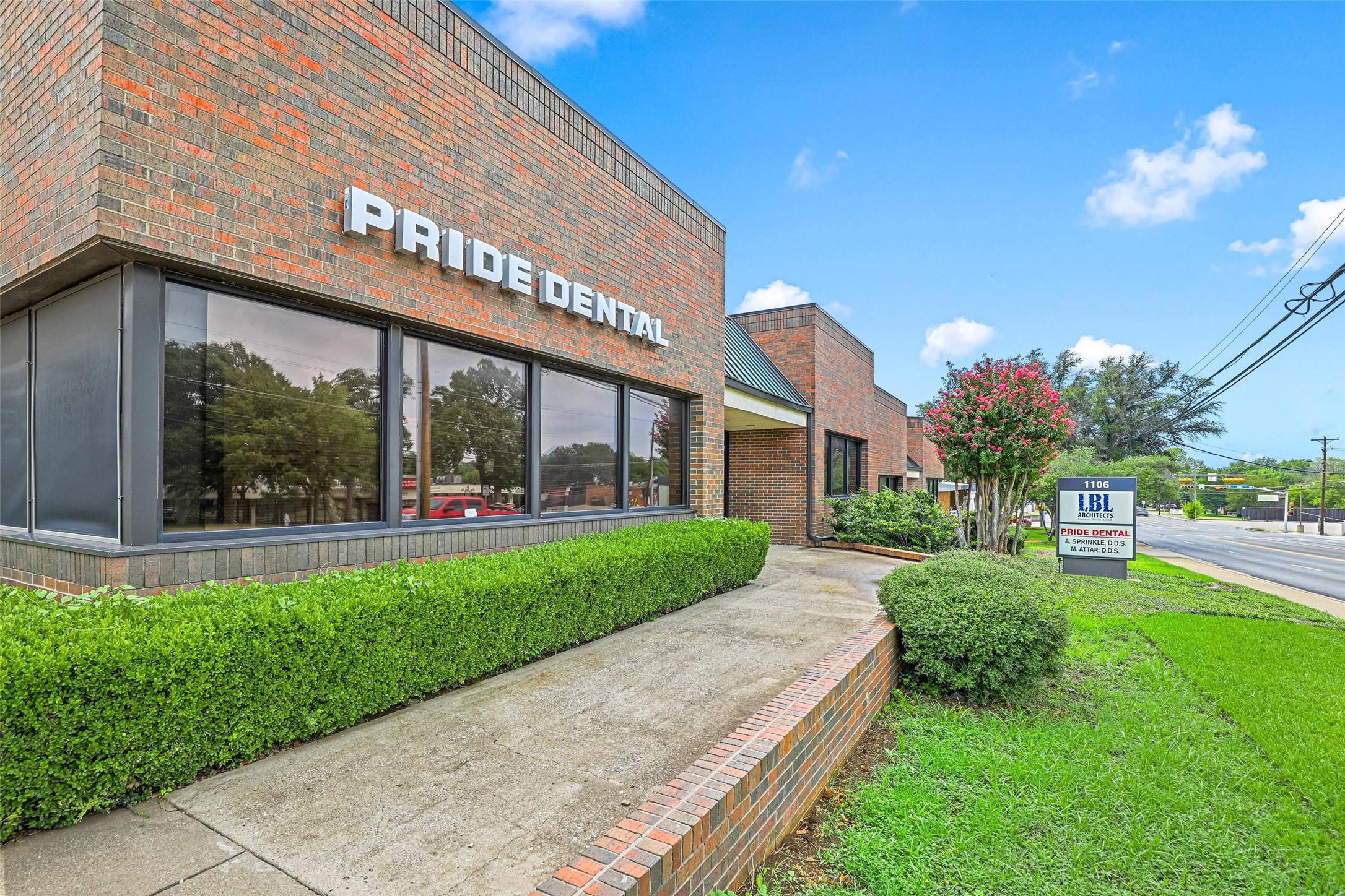 1106 W Randol Mill Road 300
