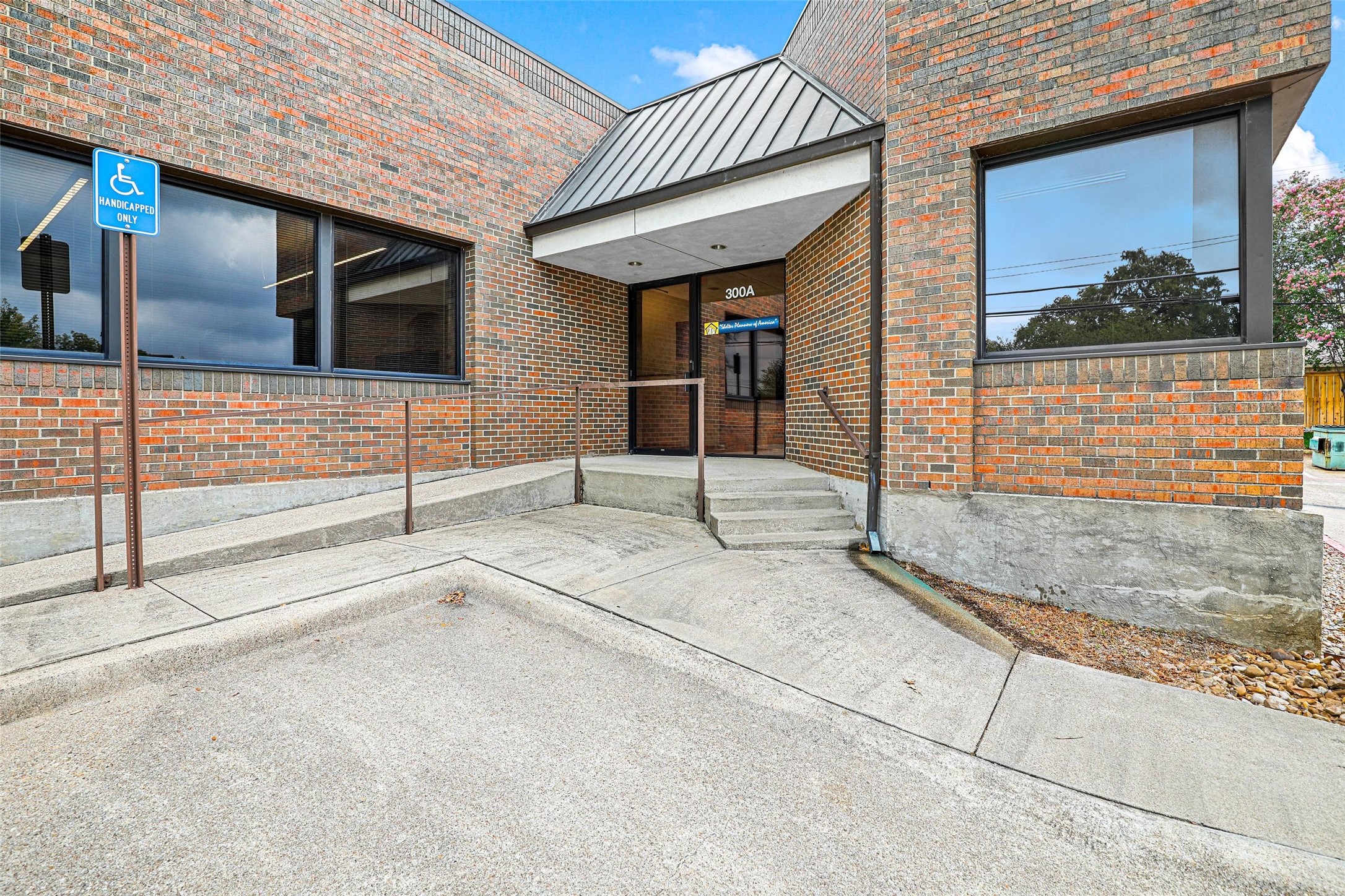 1106 W Randol Mill Road 300