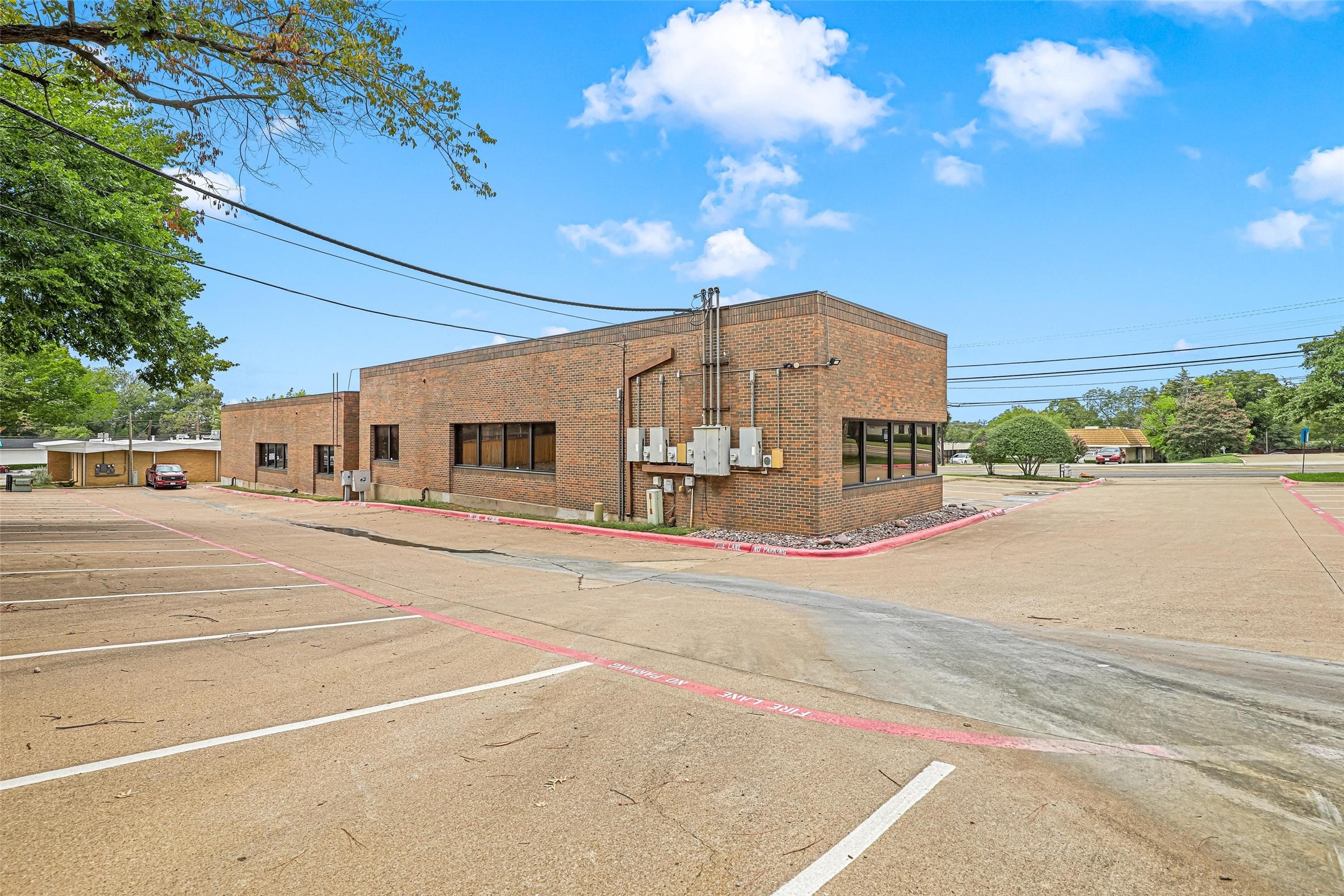 1106 W Randol Mill Road 300