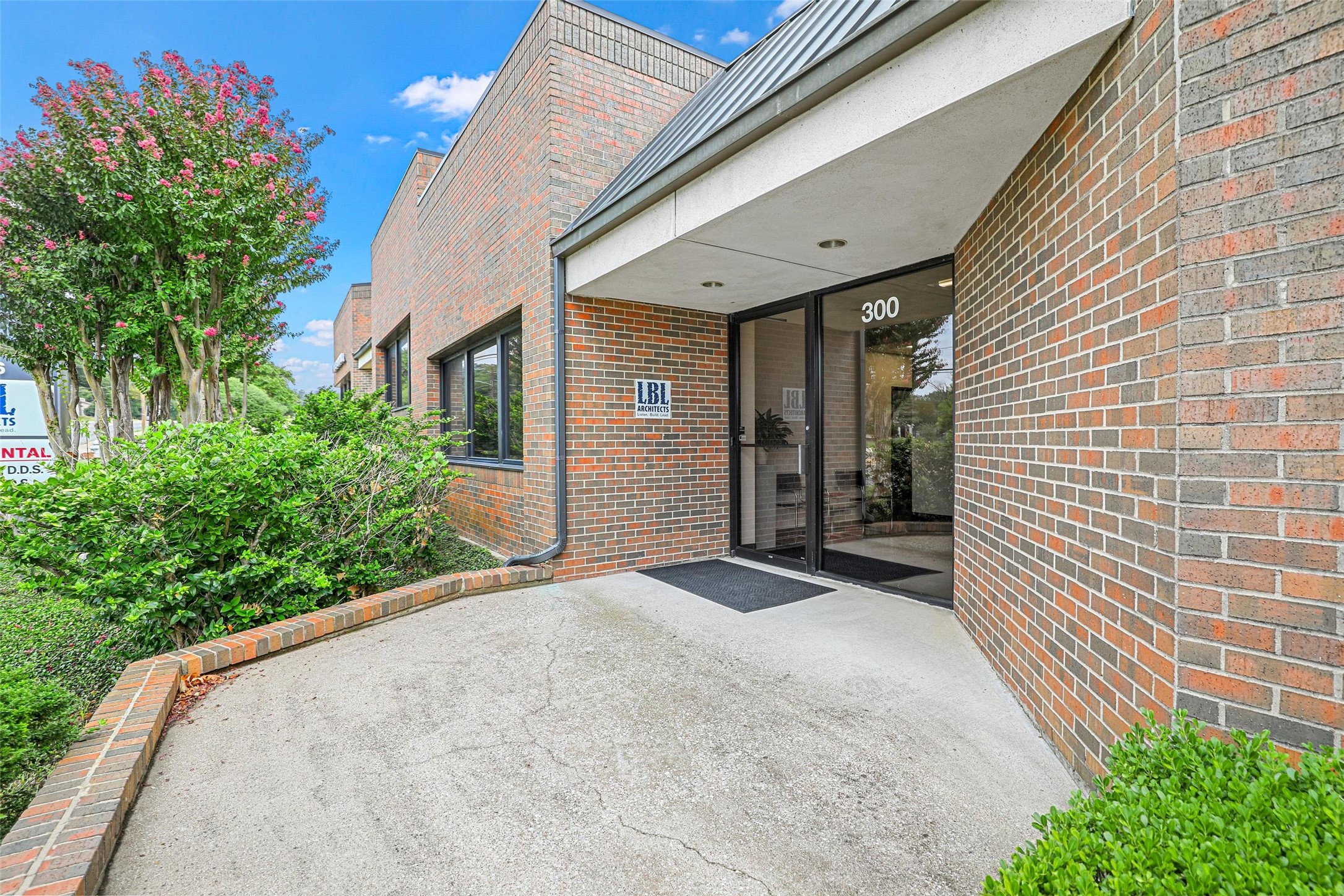 1106 W Randol Mill Road 300
