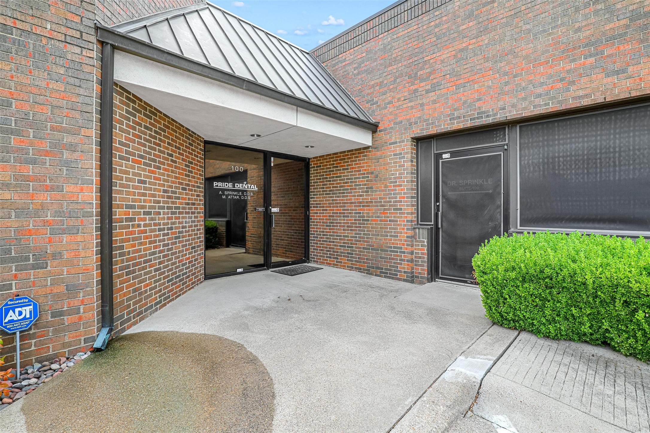 1106 W Randol Mill Road 300
