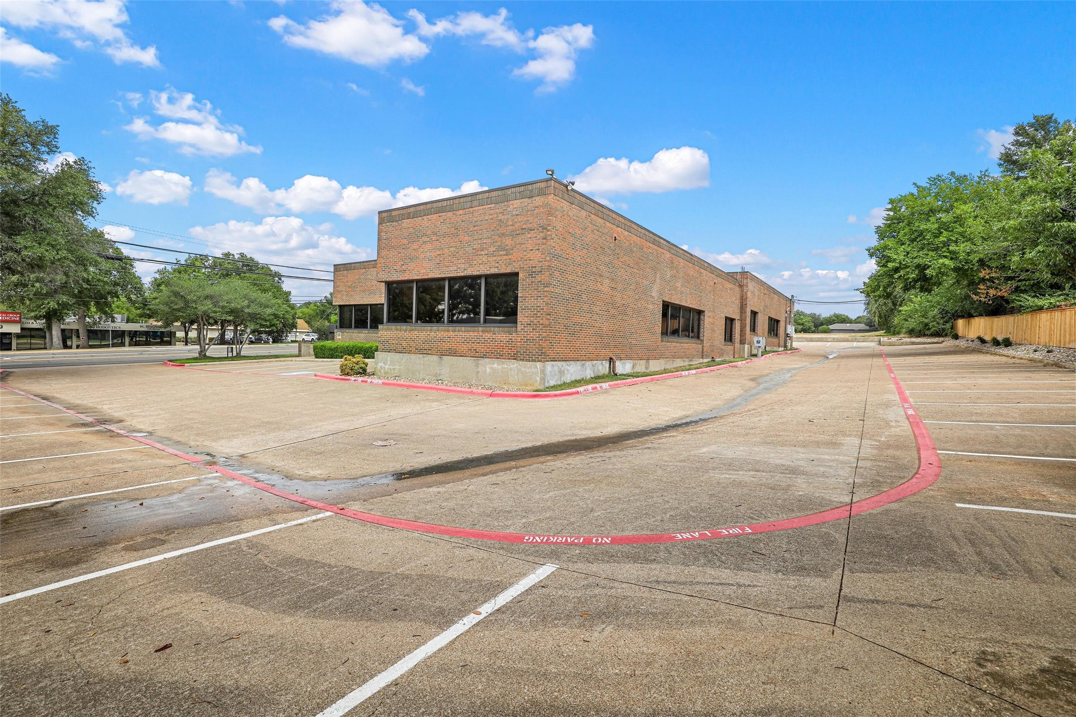 1106 W Randol Mill Road 300