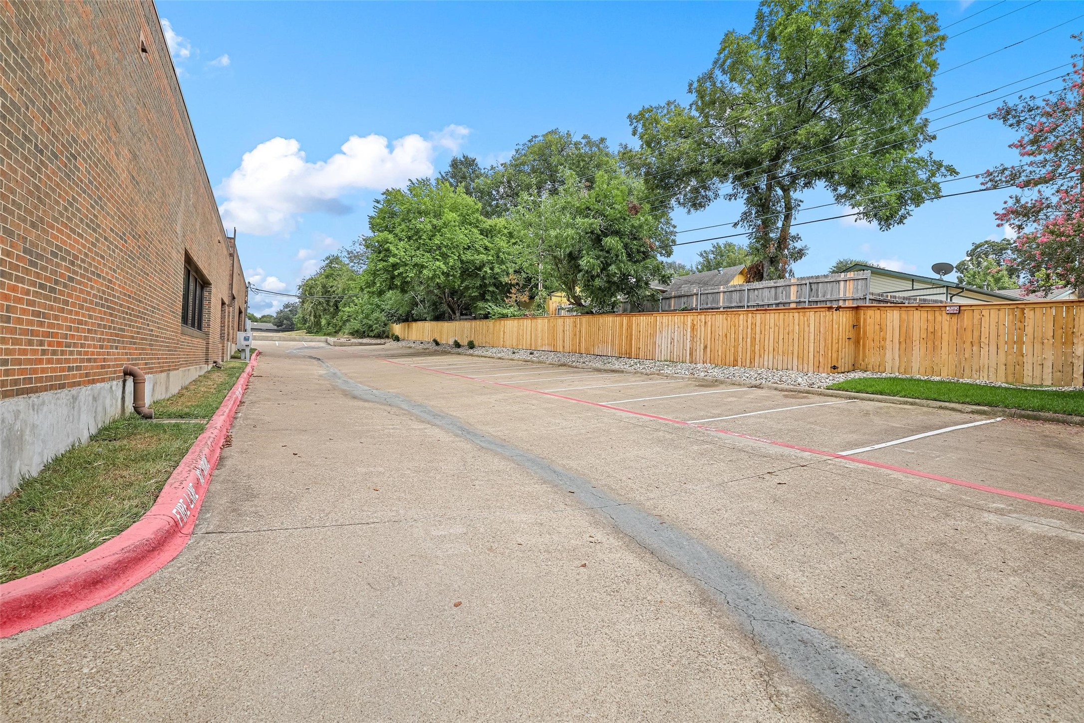 1106 W Randol Mill Road 300