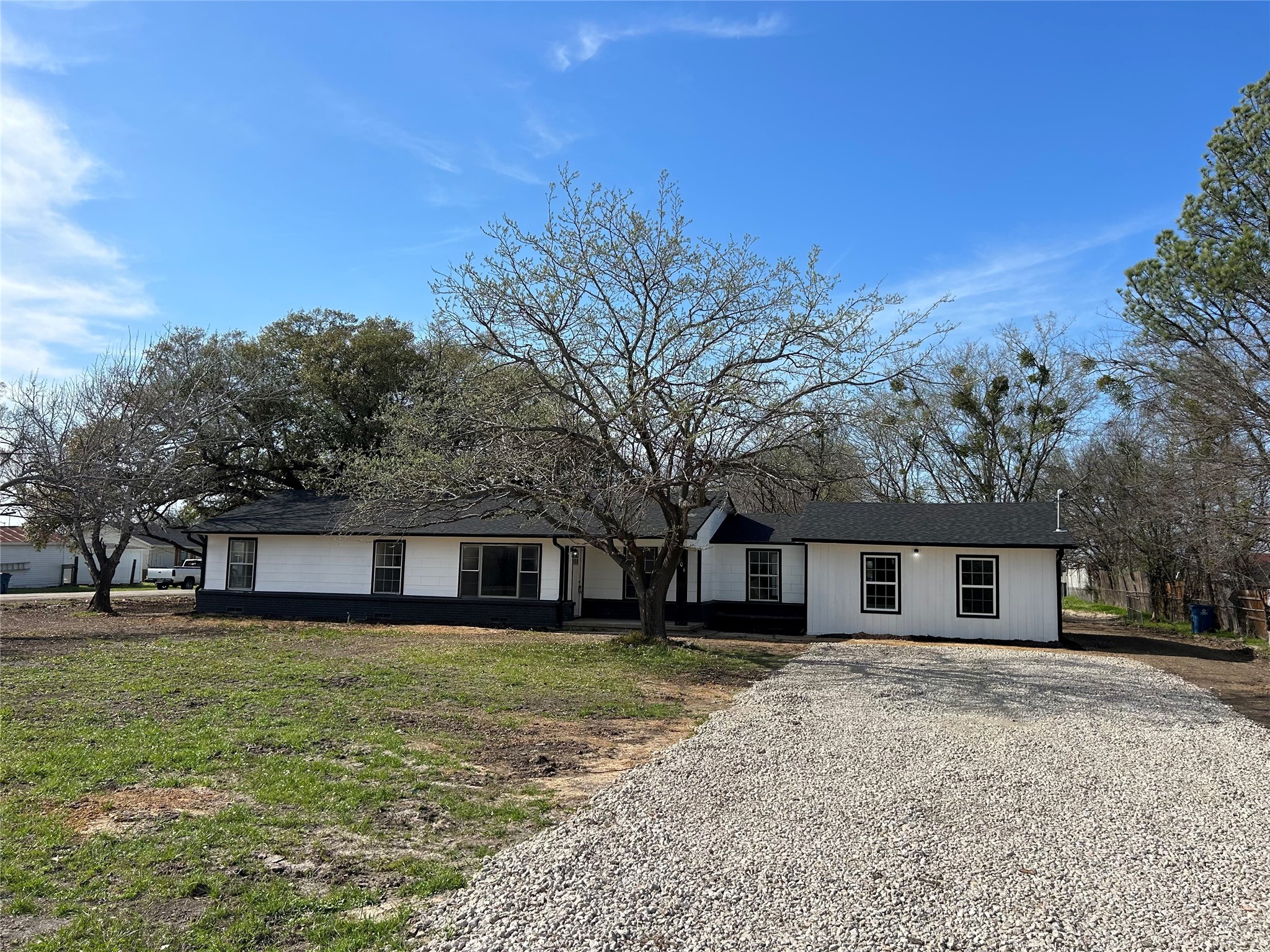 901 N Hwy 34