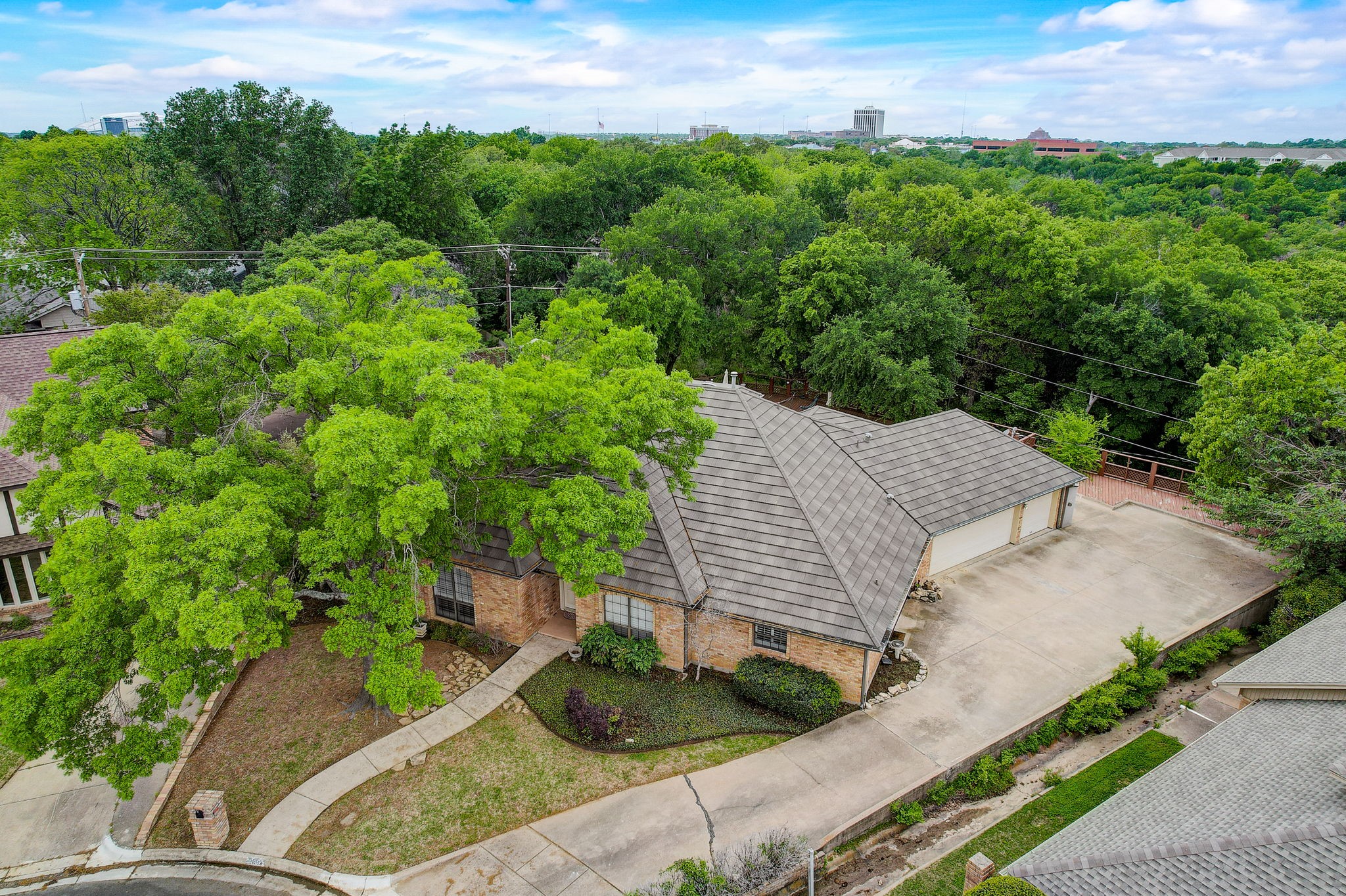 2302 Bluffview Court