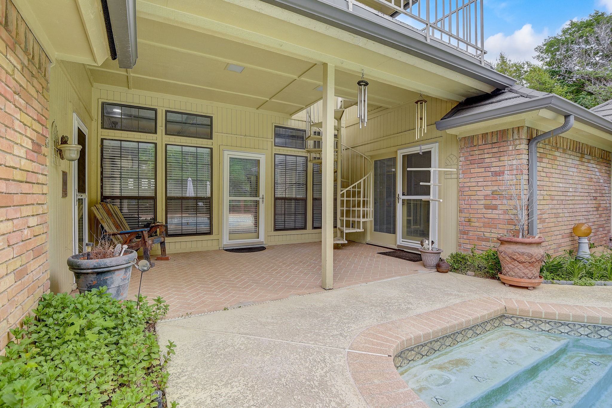 2302 Bluffview Court