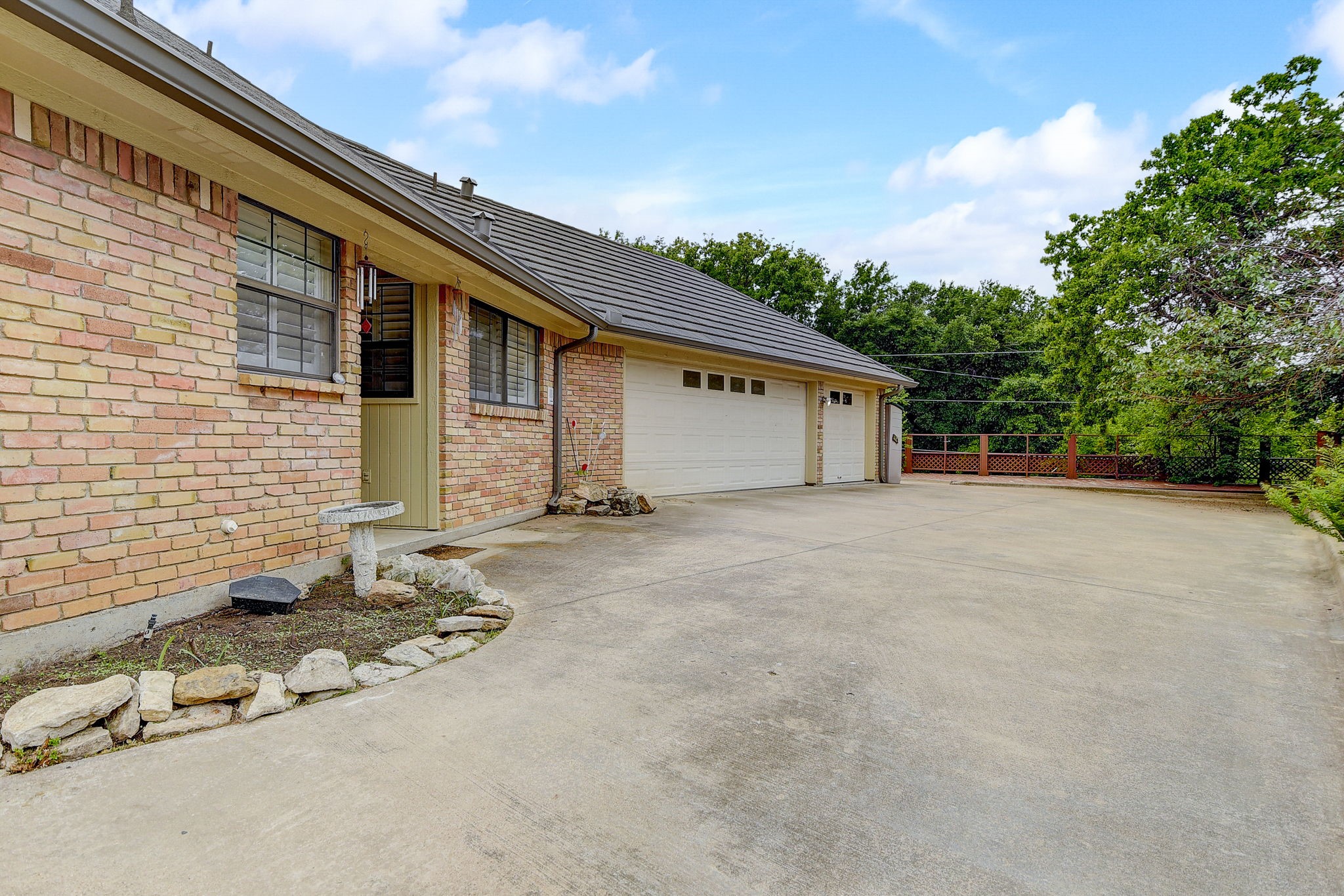 2302 Bluffview Court