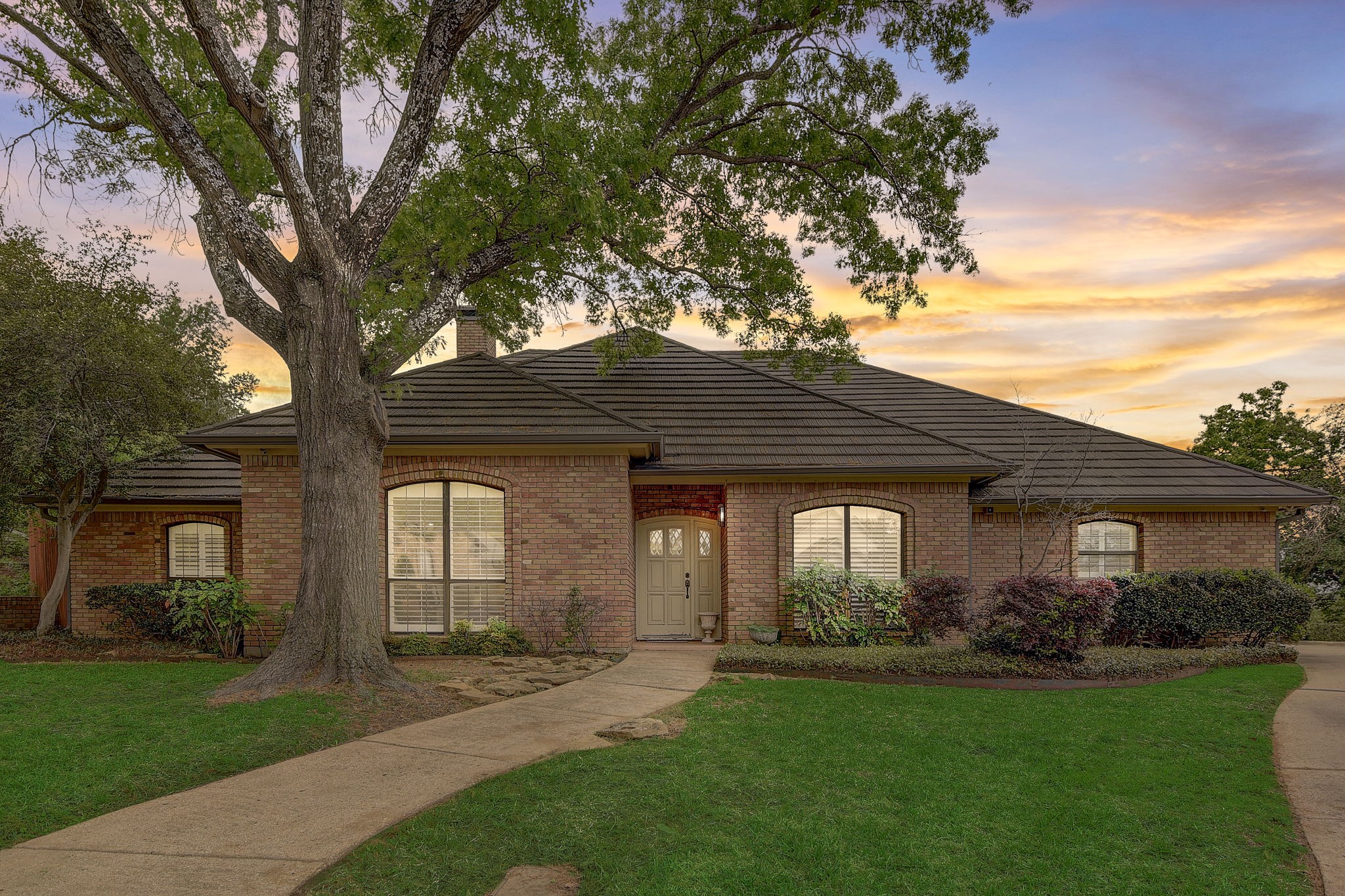 2302 Bluffview Court
