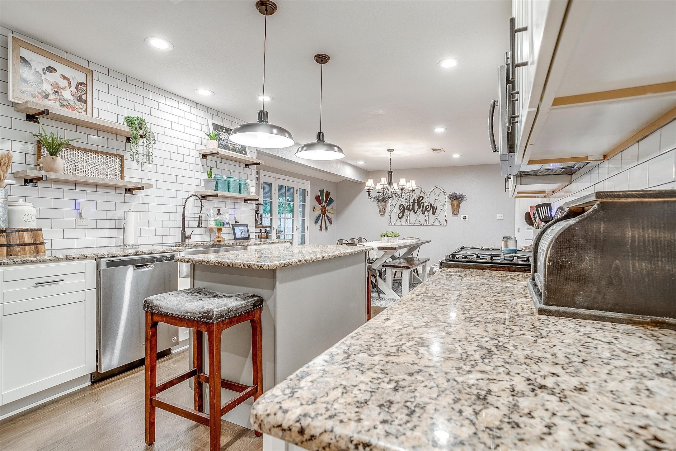 829 SW Sundown Trail