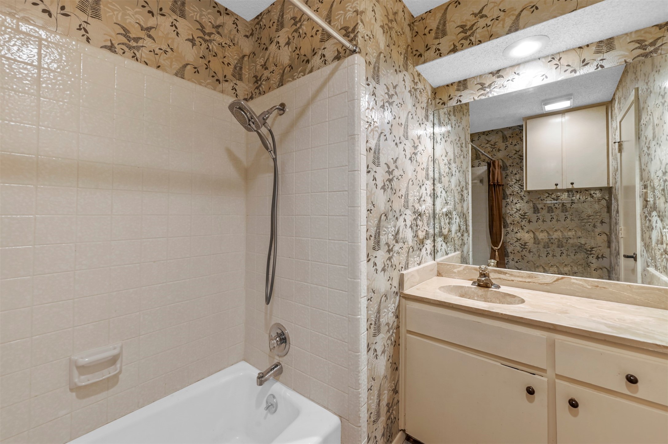 6005 Driftwood Court