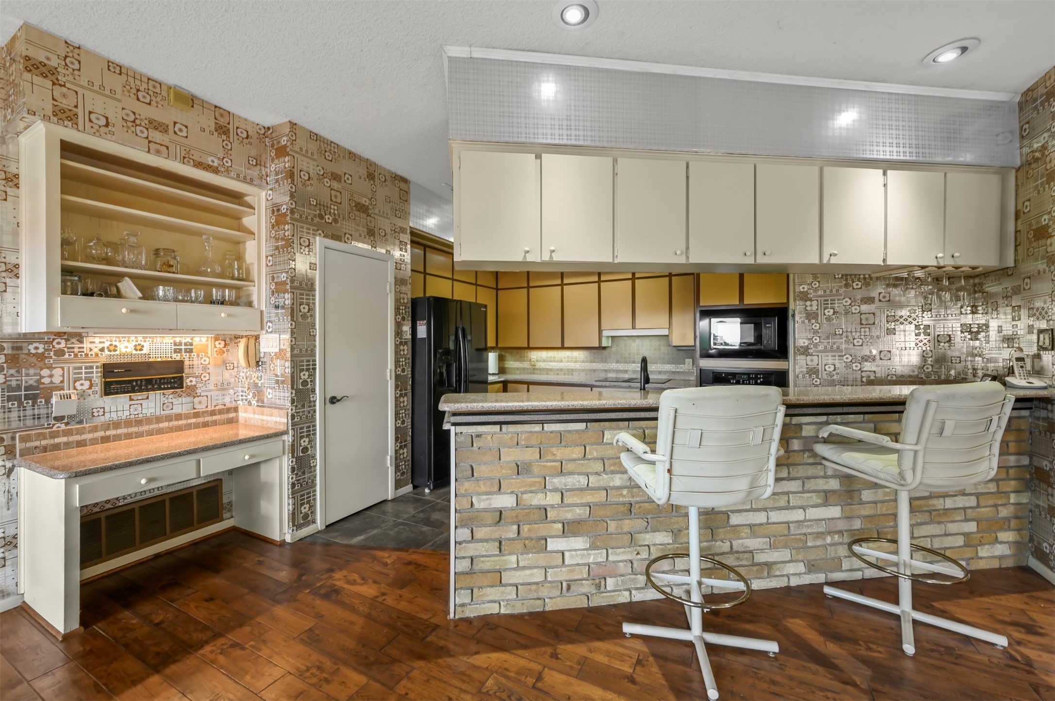 6005 Driftwood Court